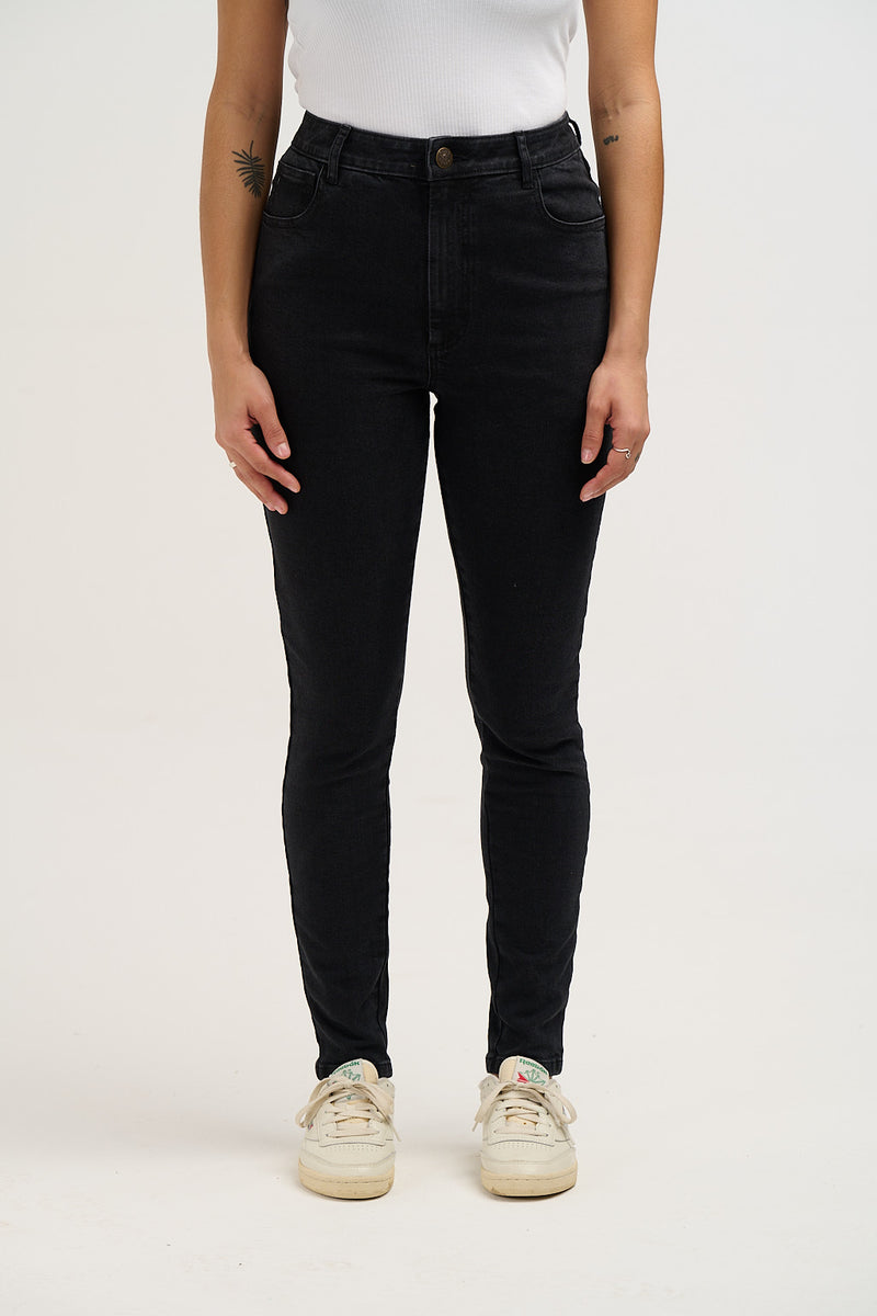 Soho Close Fitting Jeans: ORGANIC DENIM - Mid Wash Blue