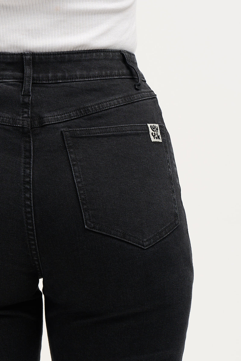 Soho Close Fitting Jeans: ORGANIC DENIM - Mid Wash Blue